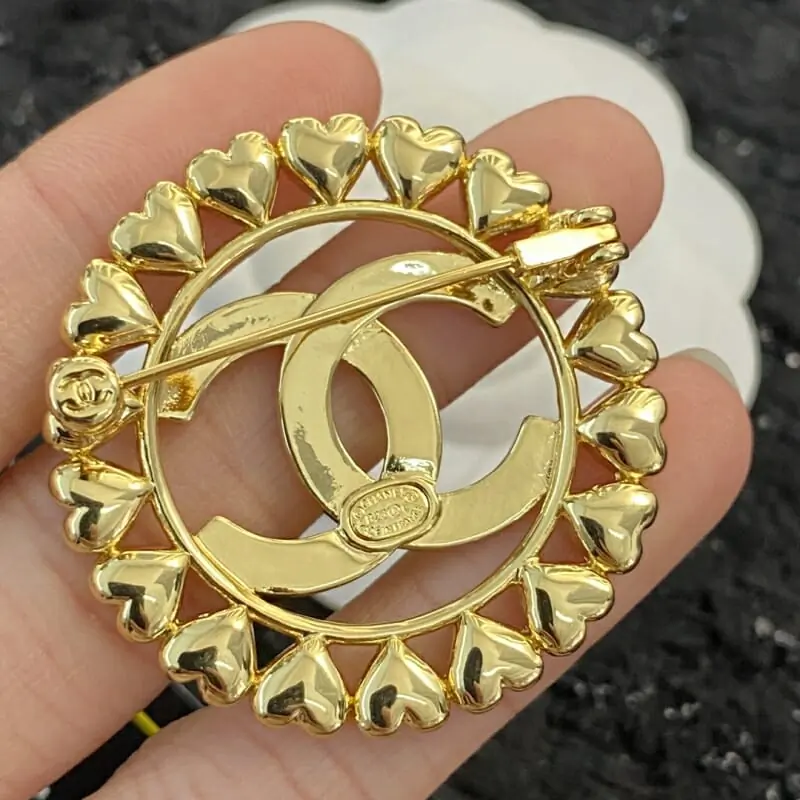 chanel brooches pour femme s_12341b53